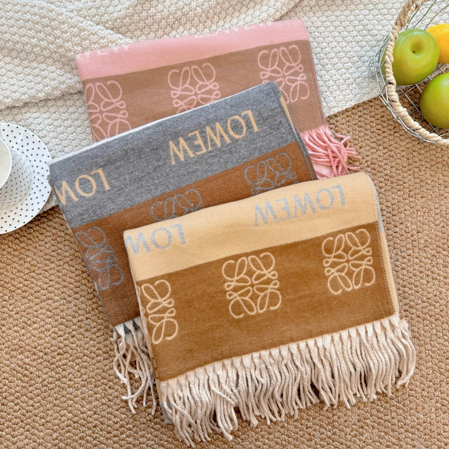 185ZA62WDE Stylish Winter Scarves