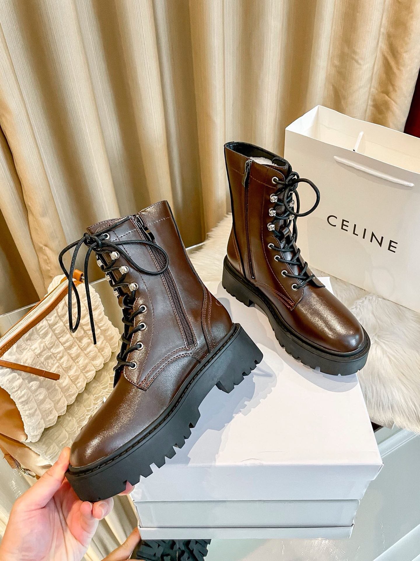 1JCL7ZDE Stylish leather boots