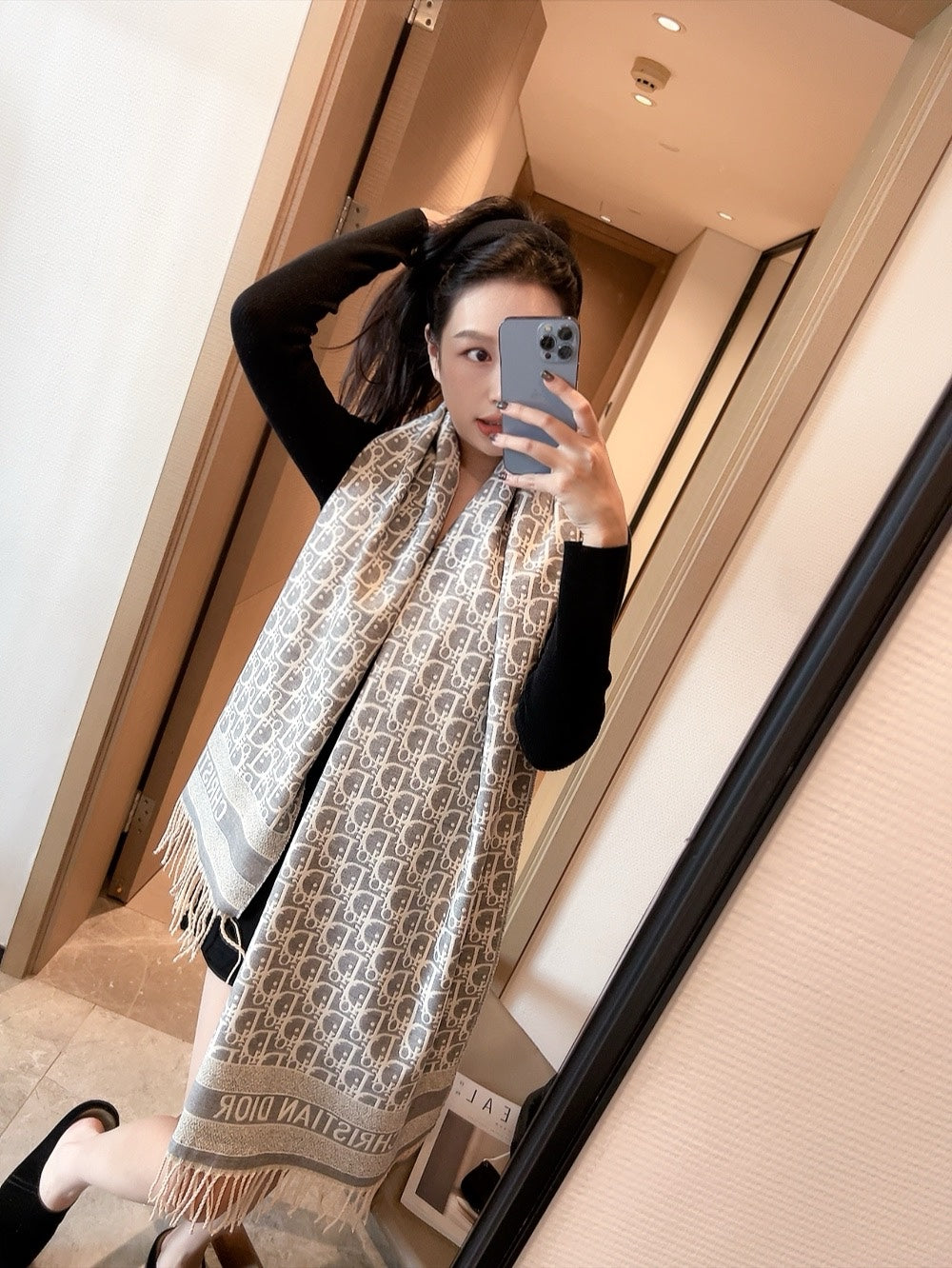185ZD7WDE Stylish Winter Scarves
