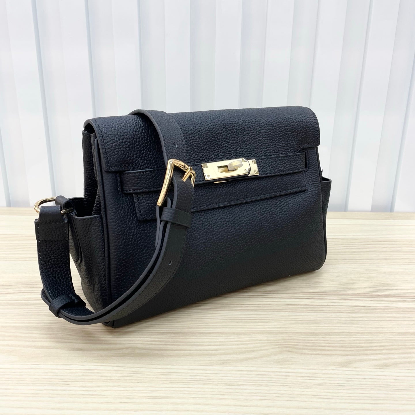 15RH4BDE Stylish leather bag