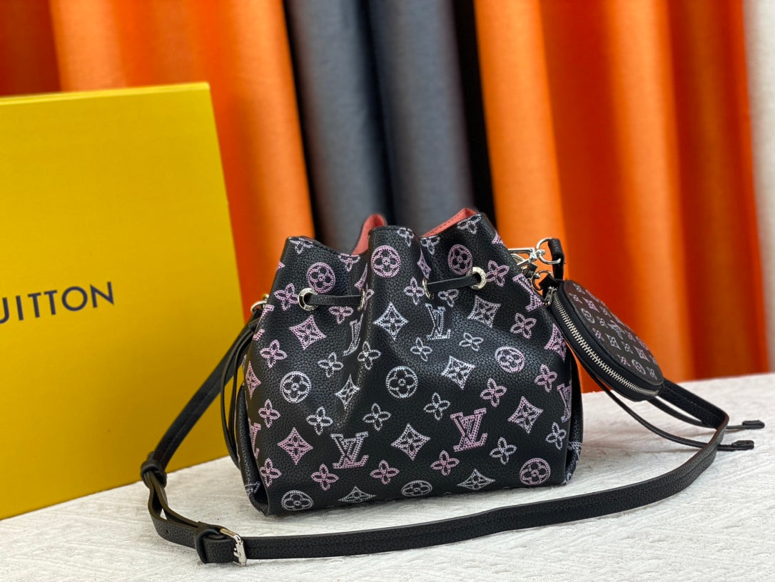 165NE98BDE Stylish leather bag