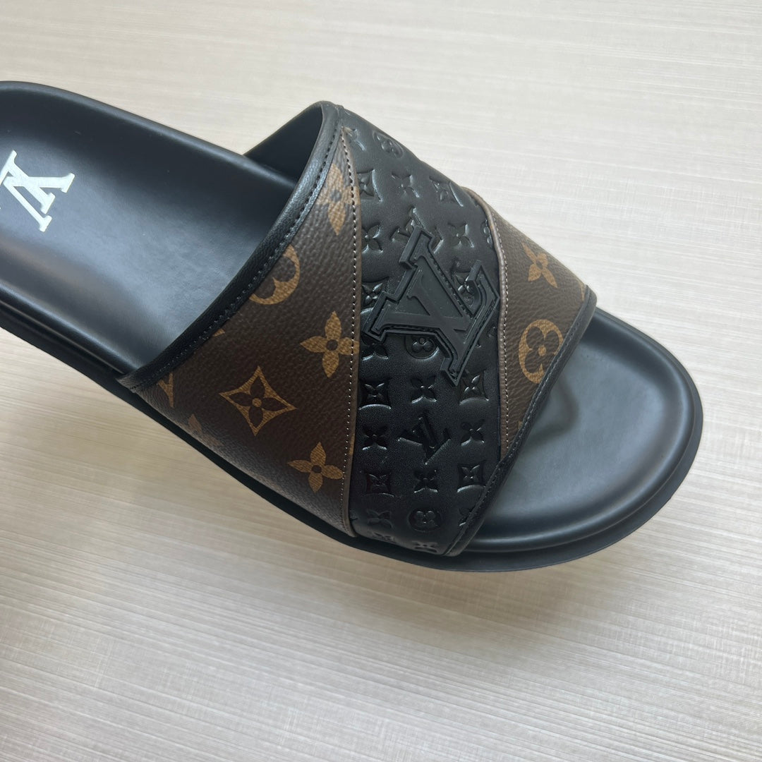 54E2ZDE Stylish slippers