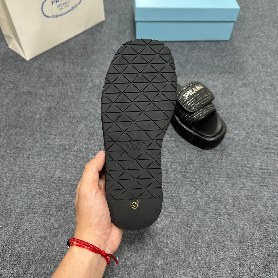 14PD24ZDE Stylish slippers