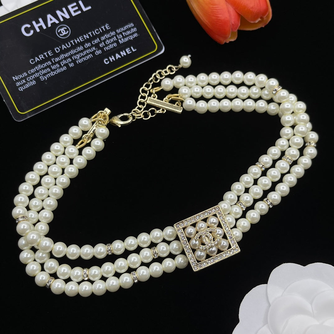 14C928XDE Stylish Necklaces