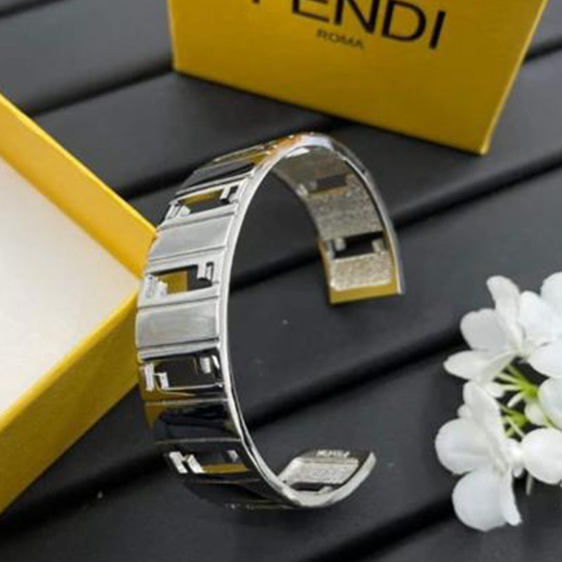 YF32KDE Stylish Bracelets