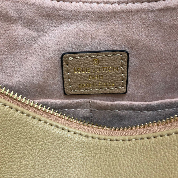AE18BDE Stylish leather bag