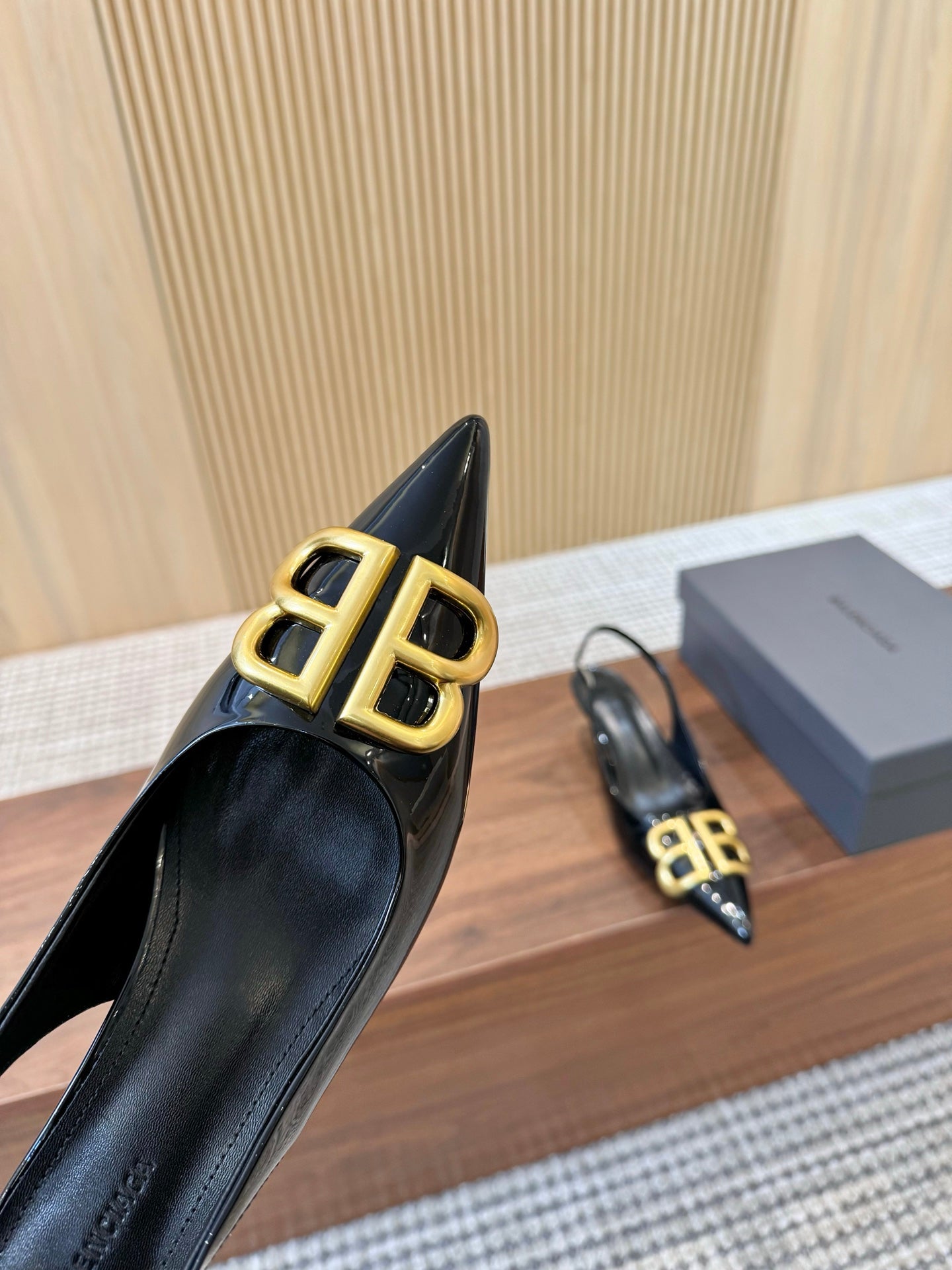 255QJ45ZDE Stylish leather High heels