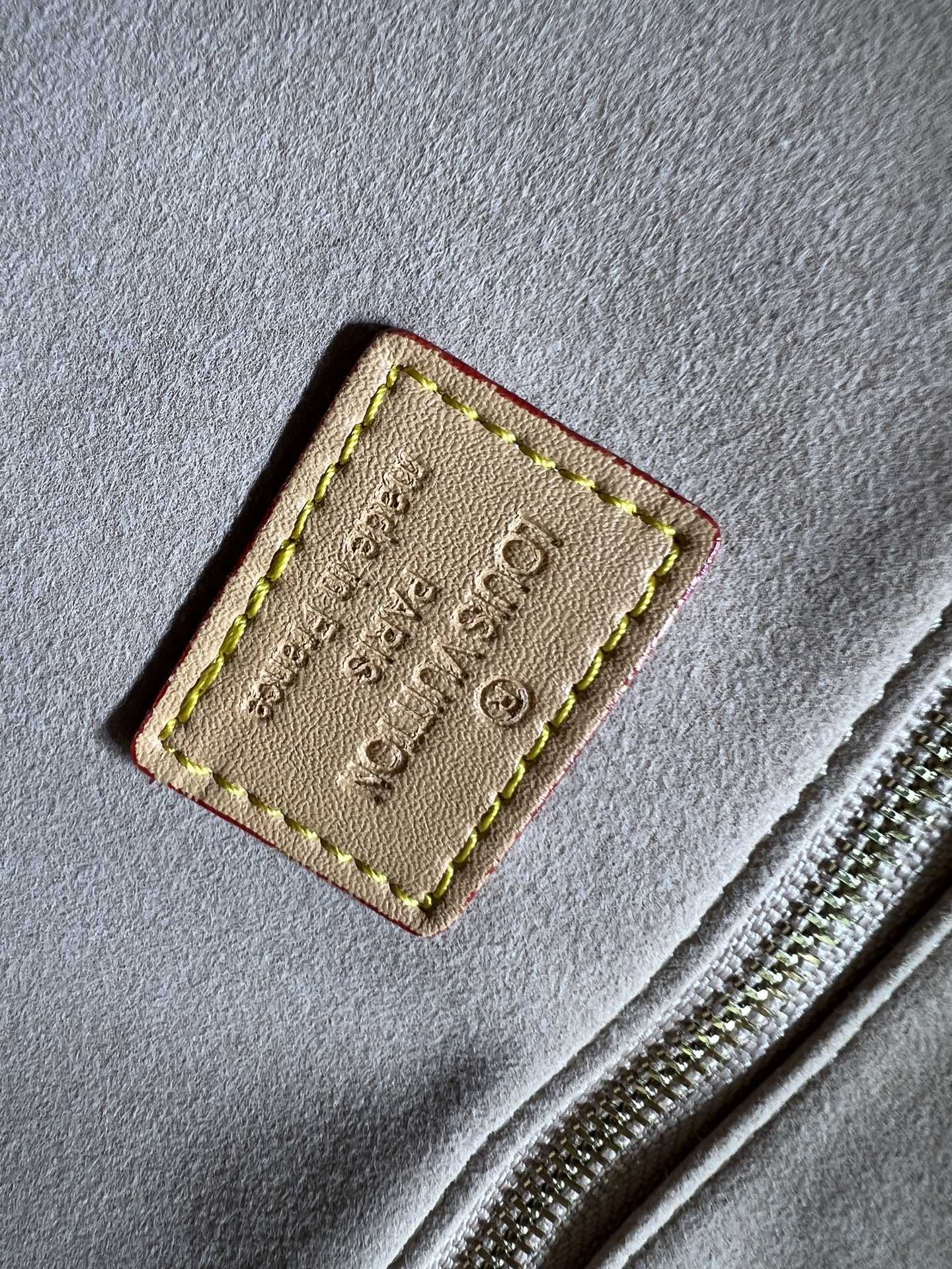 2WE46BDE Stylish leather bag