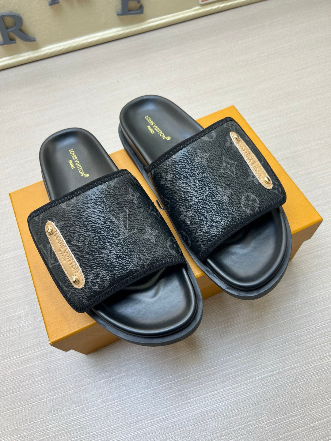 575NE6ZDE Stylish Slippers