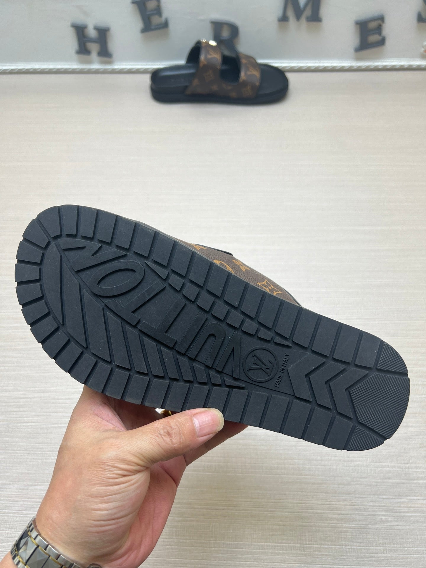 54E11ZDE Stylish slippers