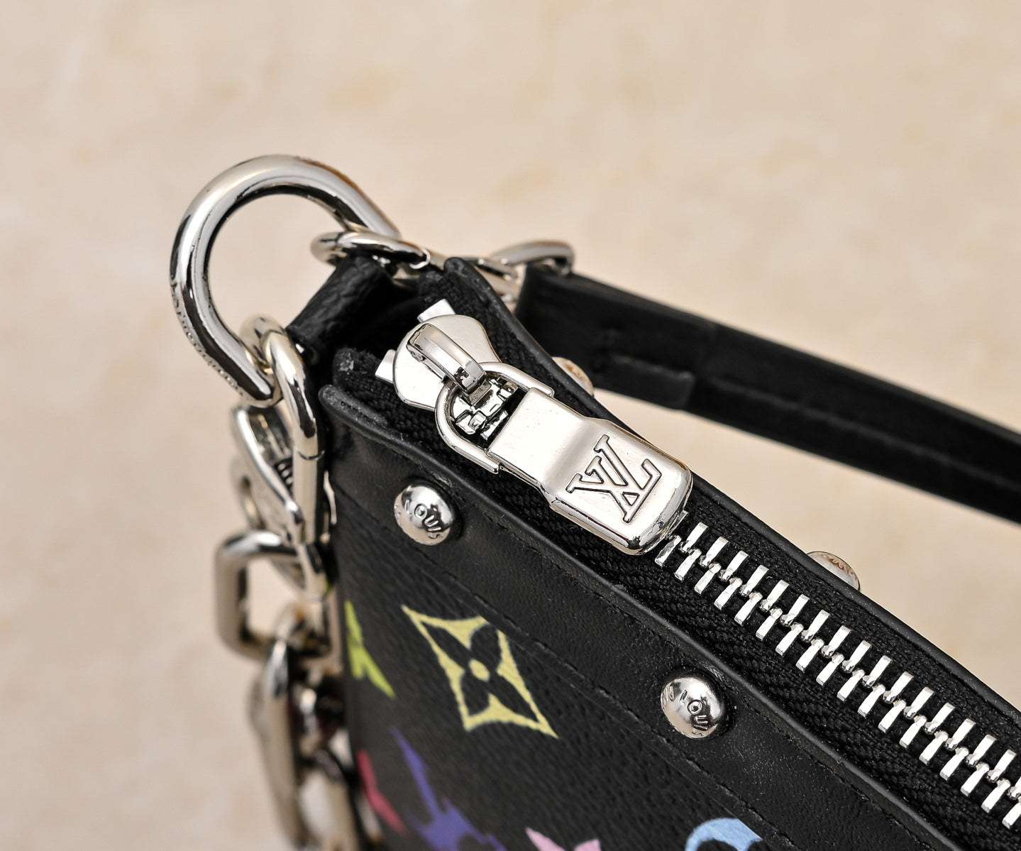15XE12BDE Stylish leather bag