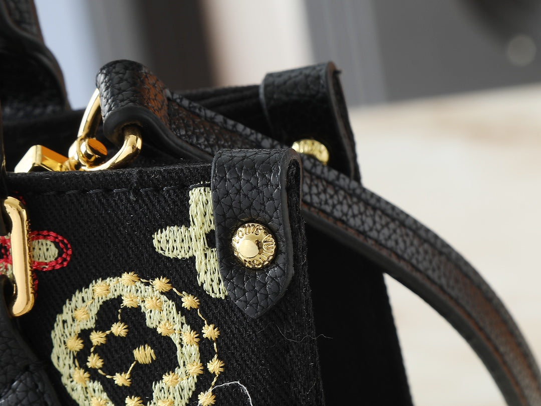 15RE22BDE Stylish genuine leather embroidered bag