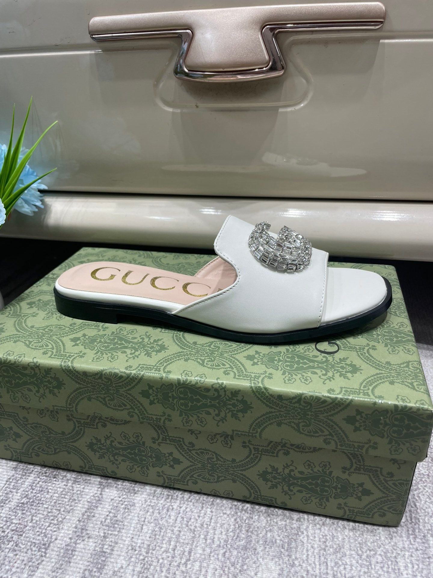 14B30ZDE Stylish slippers