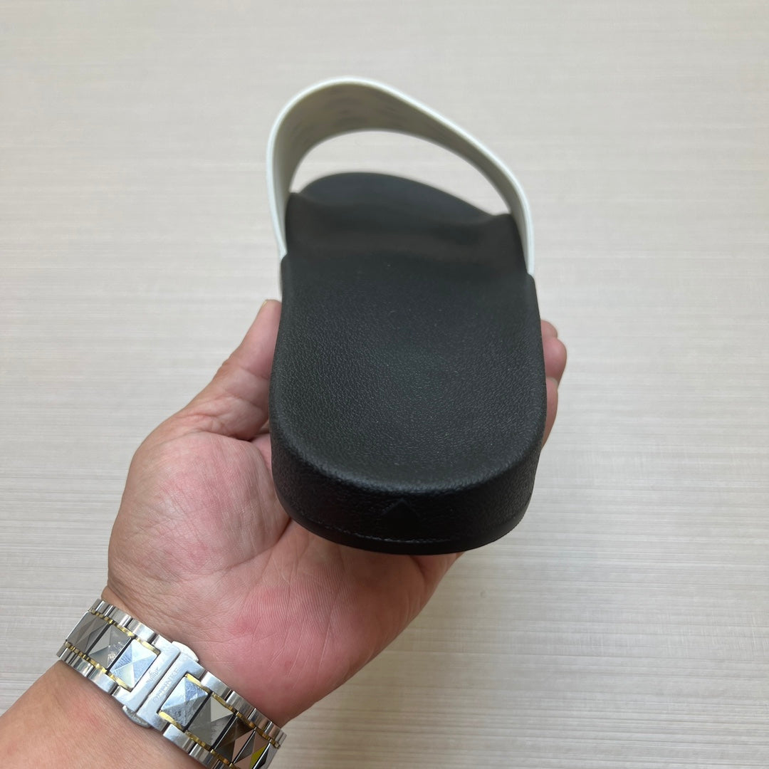 54M46ZDE Stylish slippers