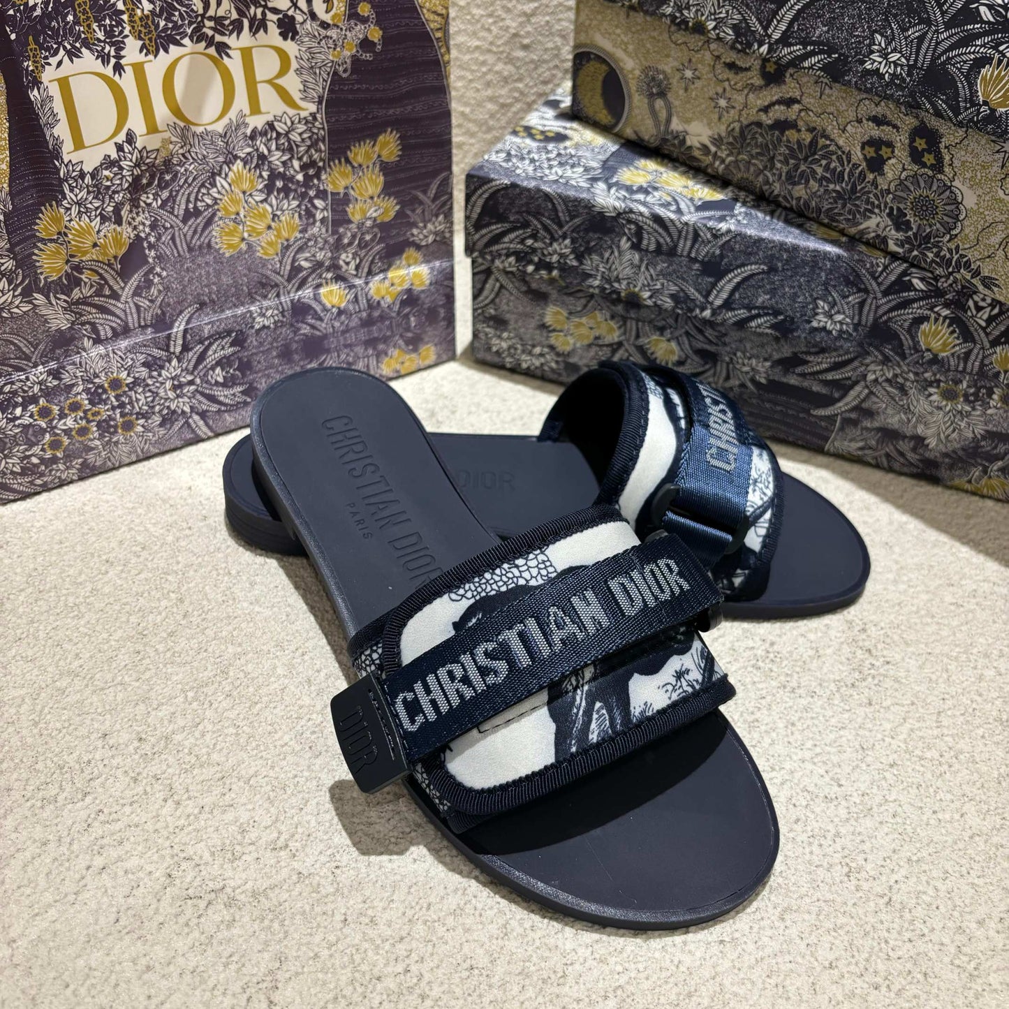 14D17ZDE Stylish slippers