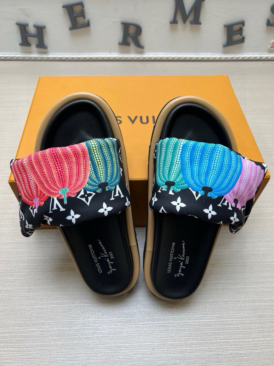 5QE11ZDE Stylish Slippers
