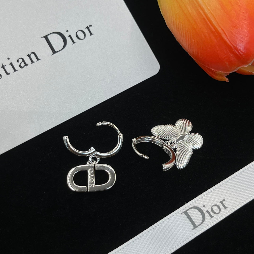 14D1062EDE Stylish Earrings