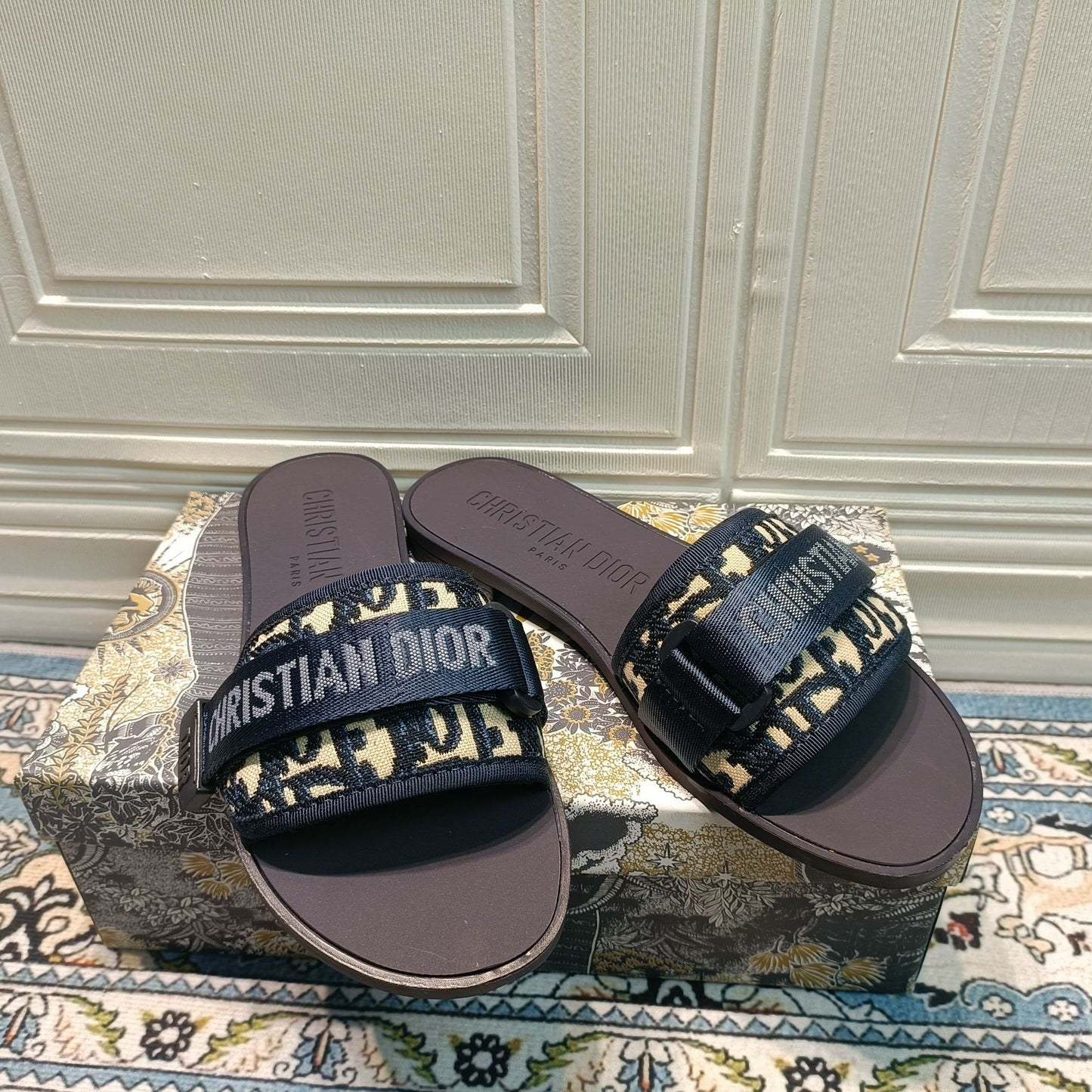 14D20ZDE Stylish Slippers