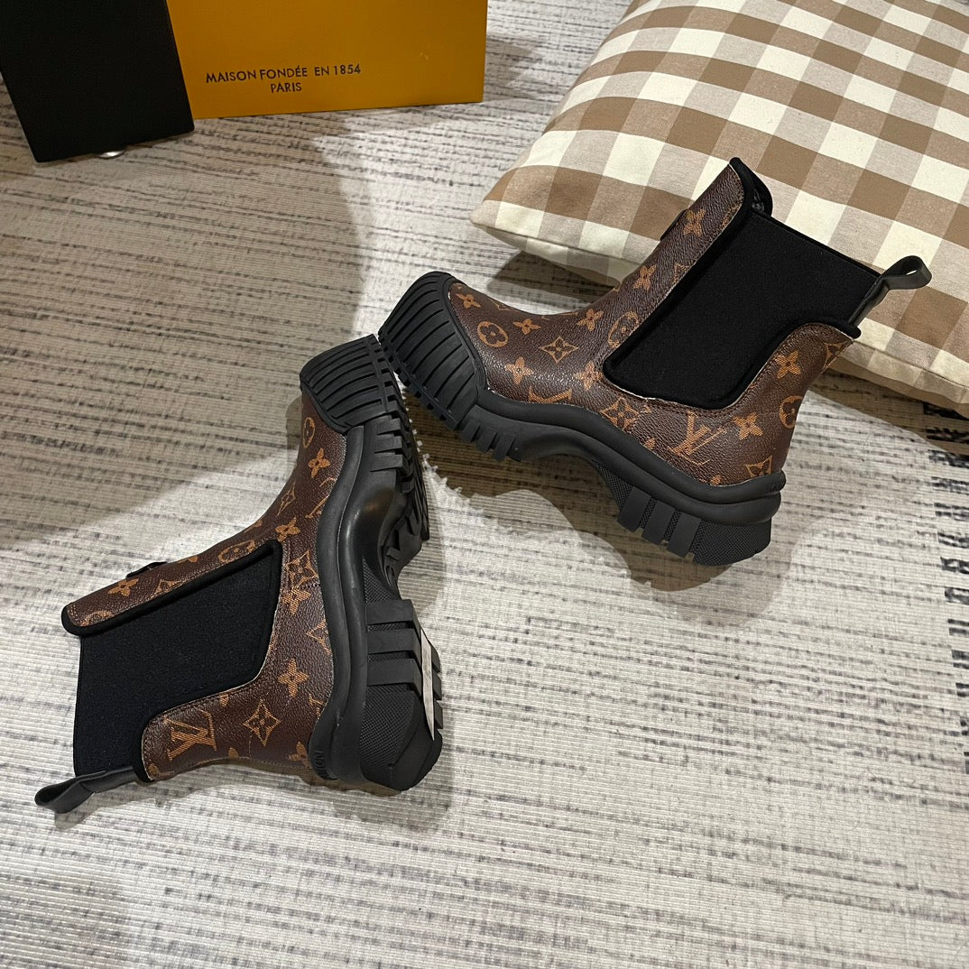1JE8ZDE Stylish leather boots