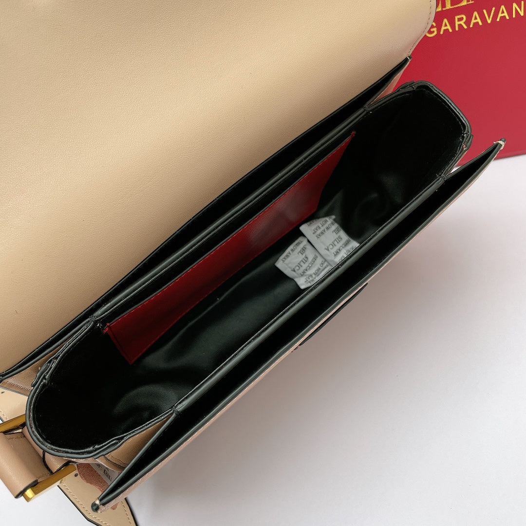 5A45BDE Stylish leather bag