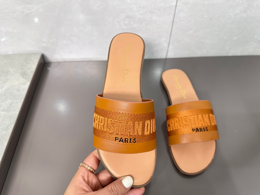 14D32ZDE Stylish slippers