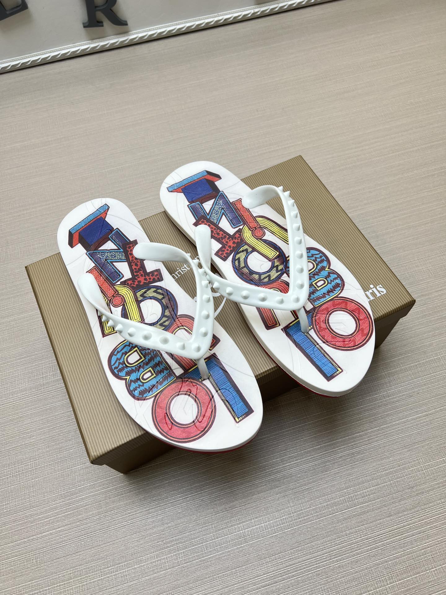 54A107ZDE Stylish slippers