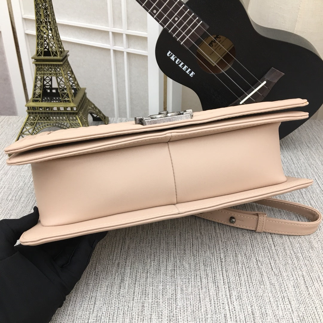 5C60BDE Stylish leather bag