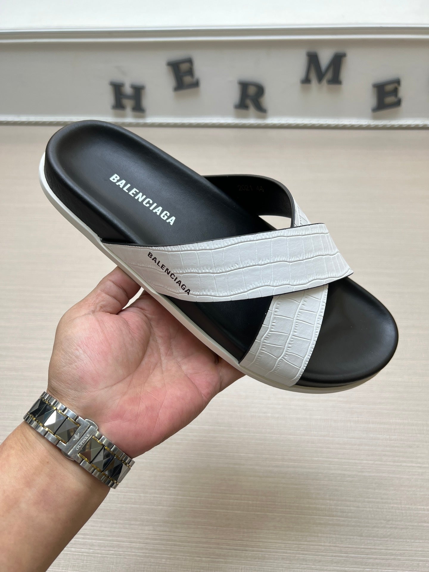 54J97ZDE Stylish slippers
