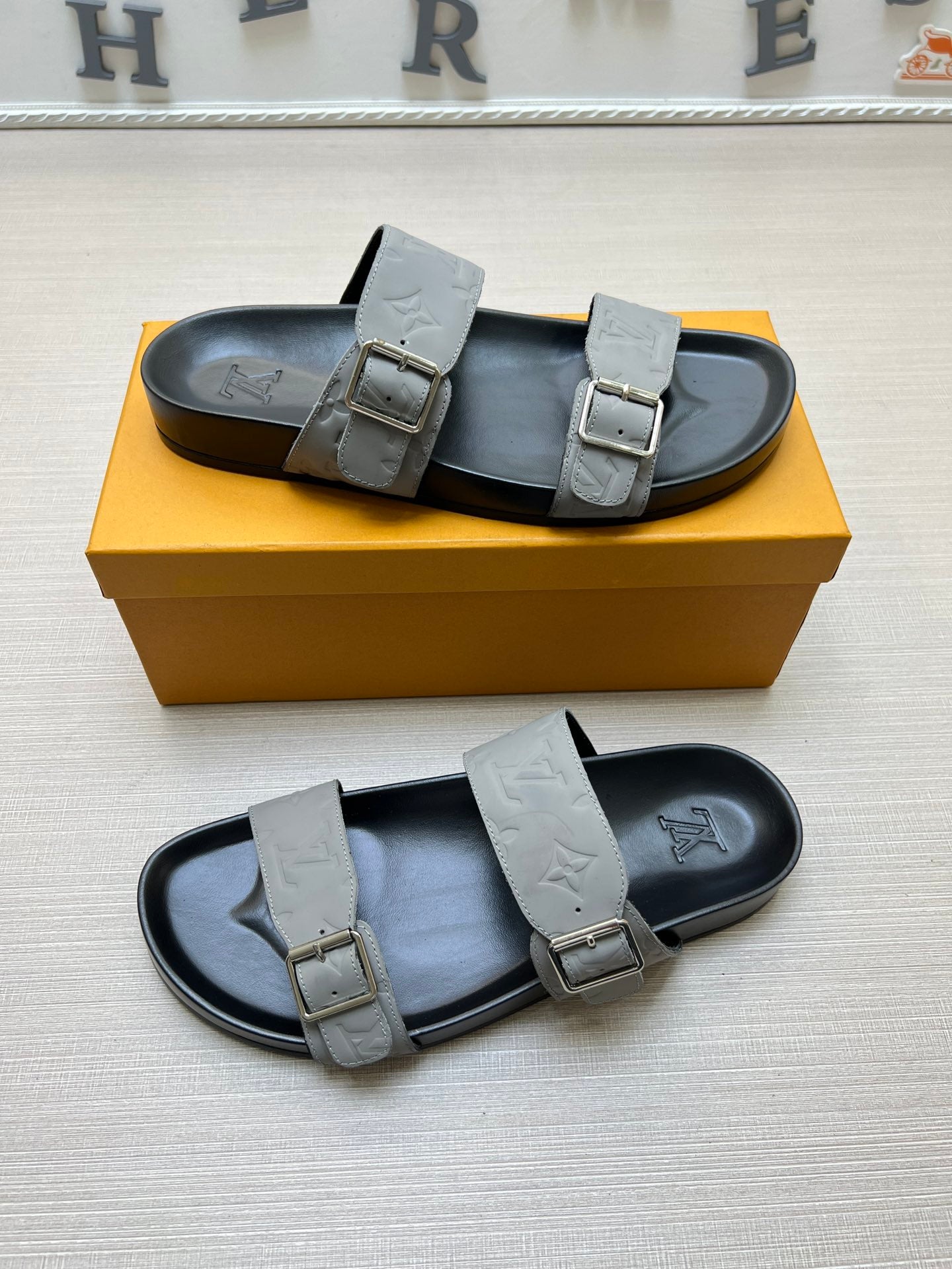 54E87ZDE Stylish slippers