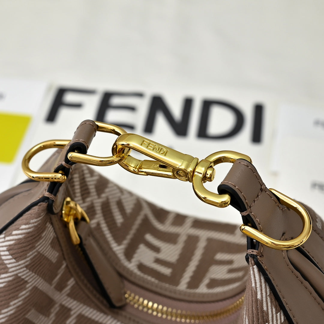 15RF8BDE Stylish leather bag