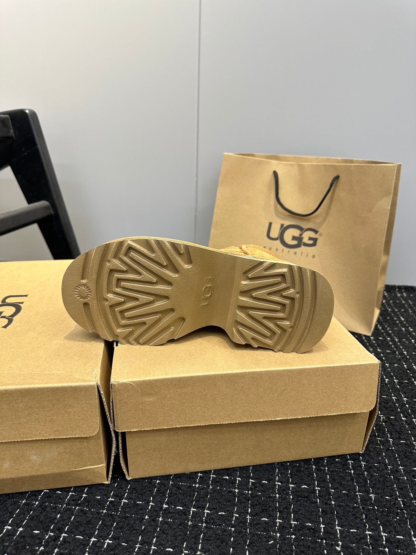 1LU6ZDE Stylish snow boots