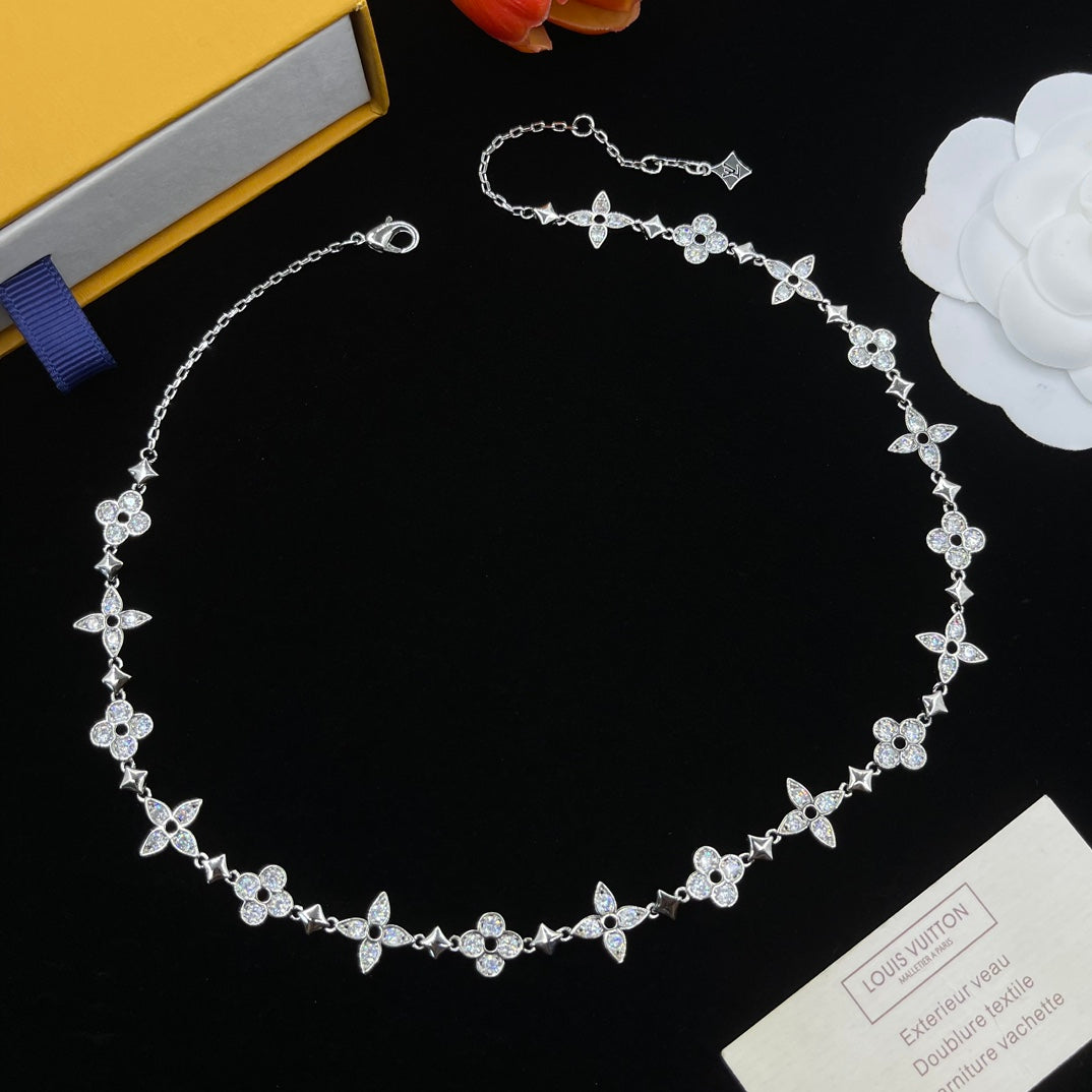 14E969XDE Stylish Necklaces