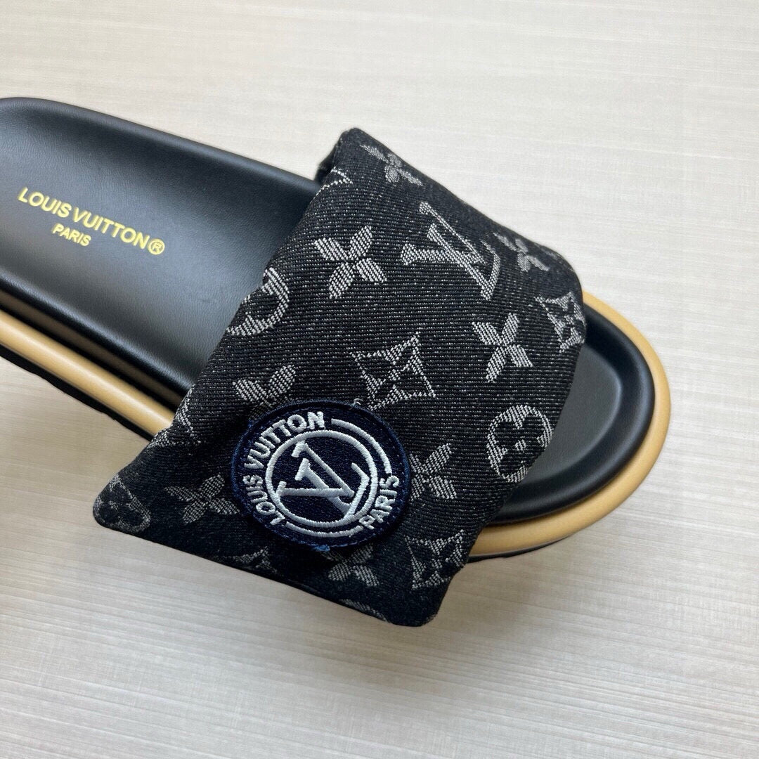 5QE7ZDE Stylish Slippers
