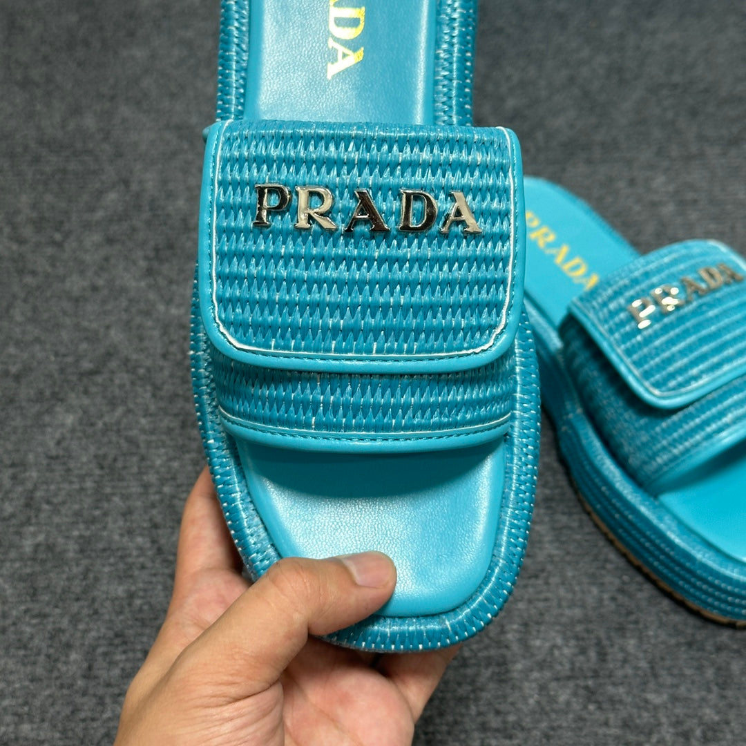14PD24ZDE Stylish slippers
