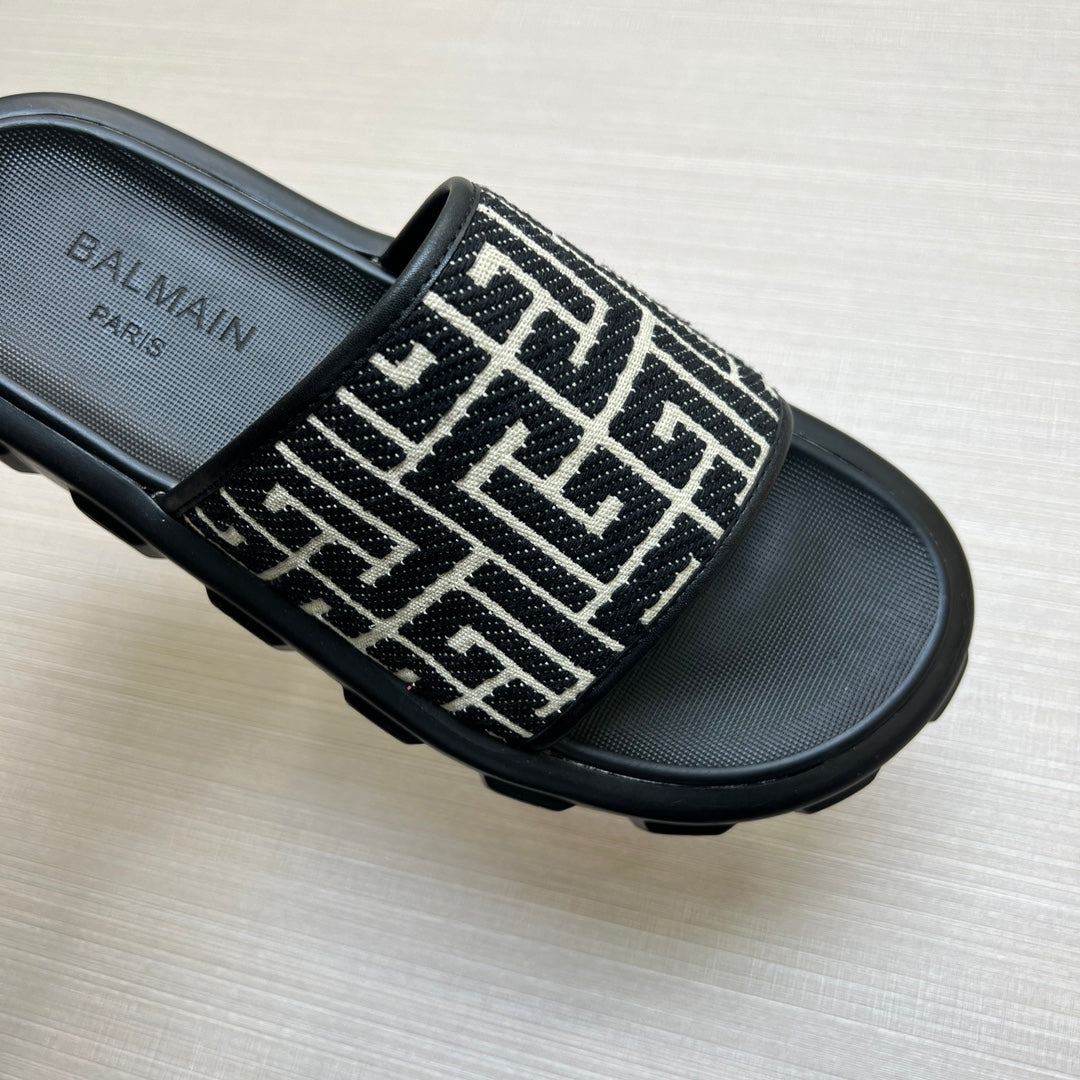 54A110ZDE Stylish slippers