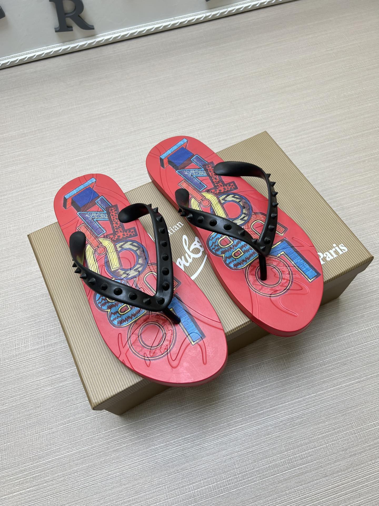 54A107ZDE Stylish slippers