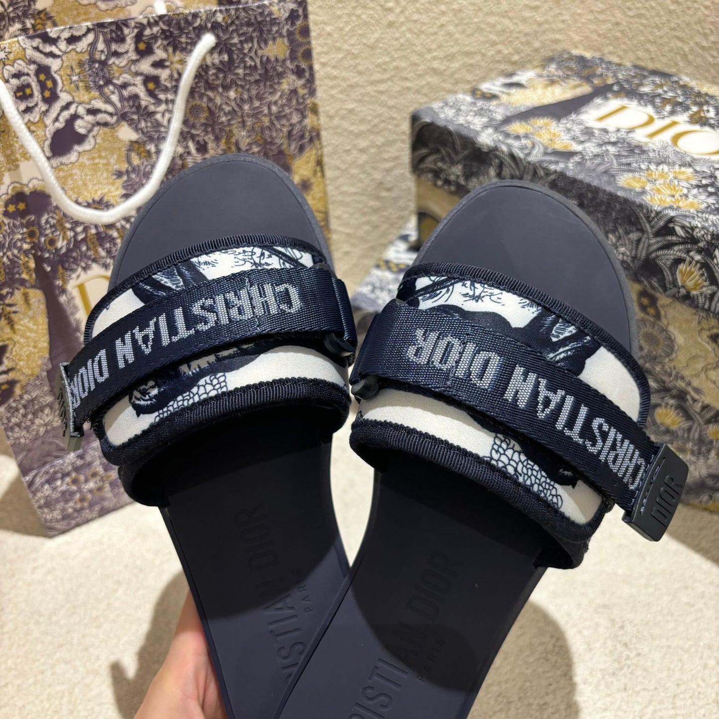 14D17ZDE Stylish slippers