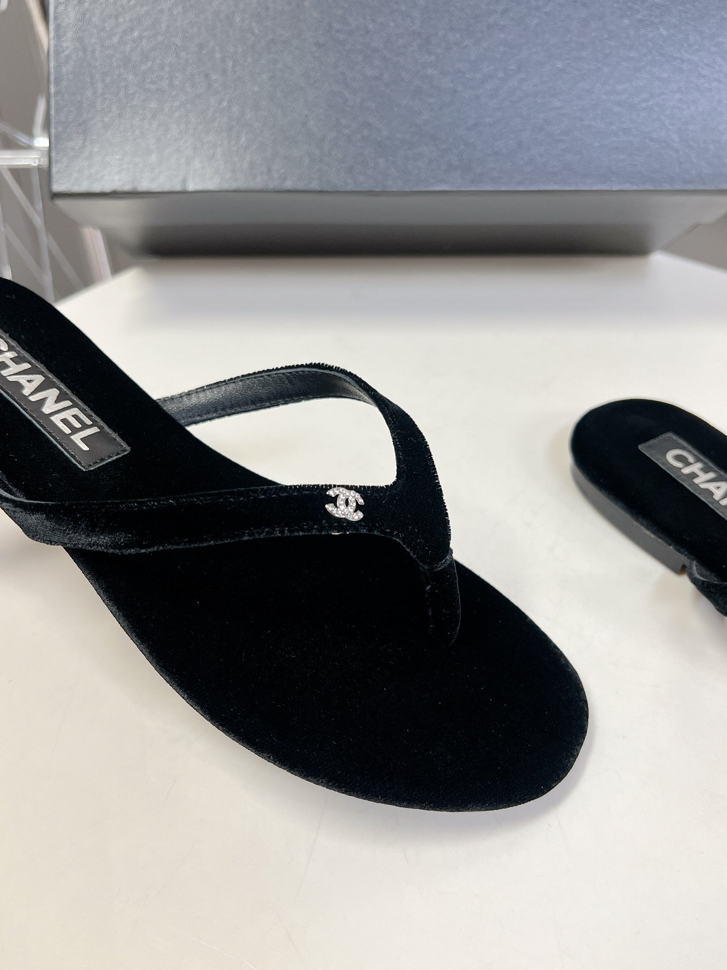 14C15ZDE Stylish slippers