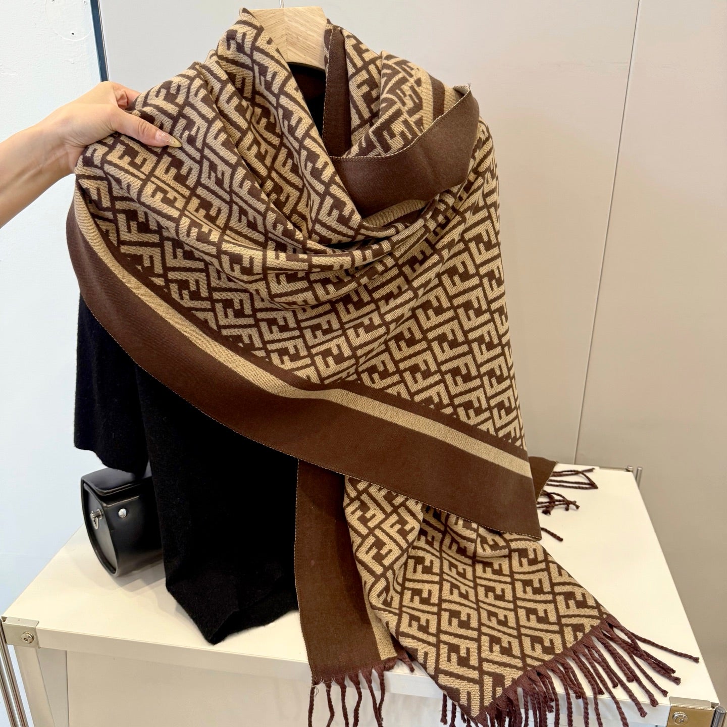 185ZF60WDE Stylish Winter Scarves