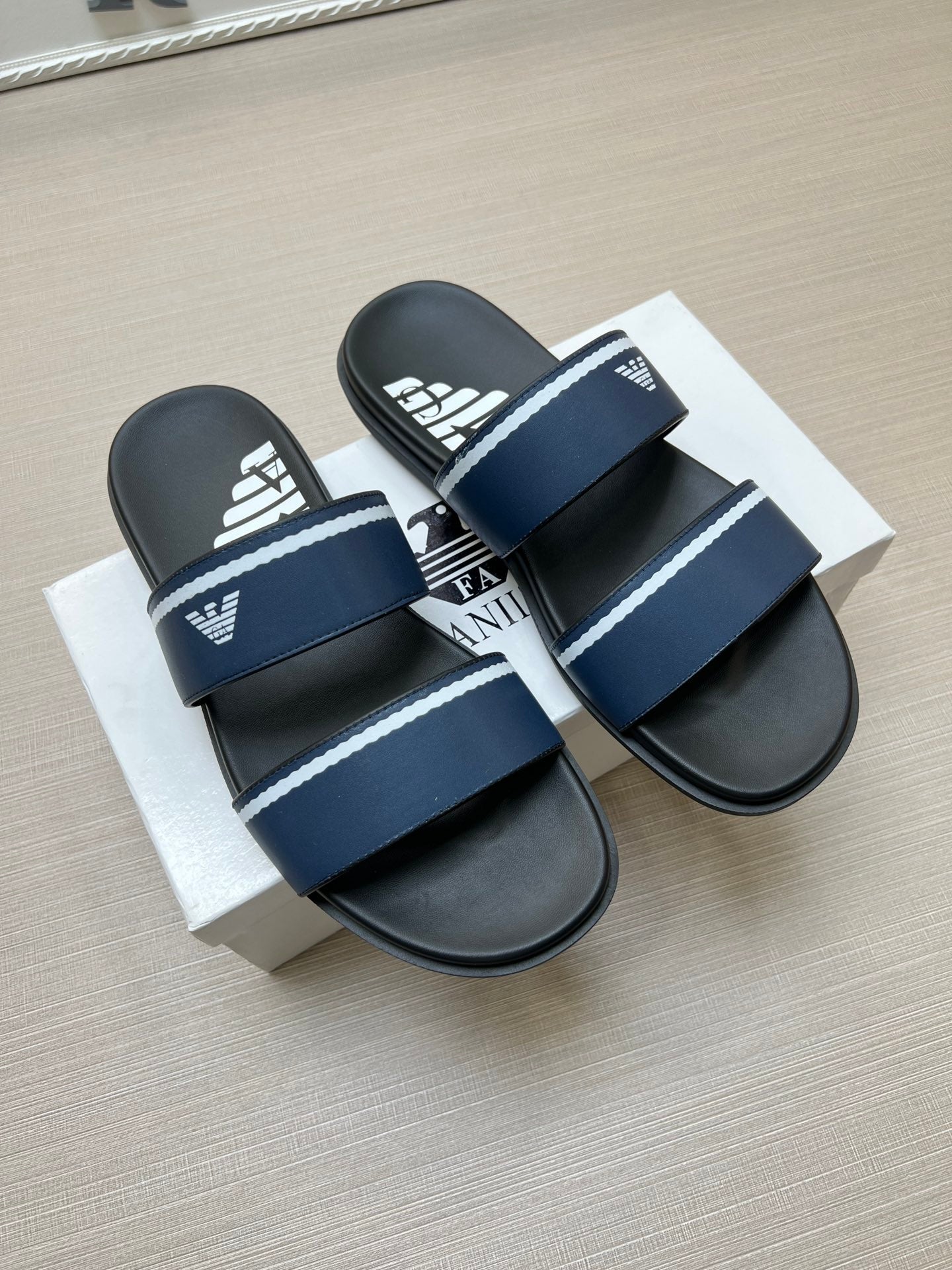 54A104ZDE Stylish slippers