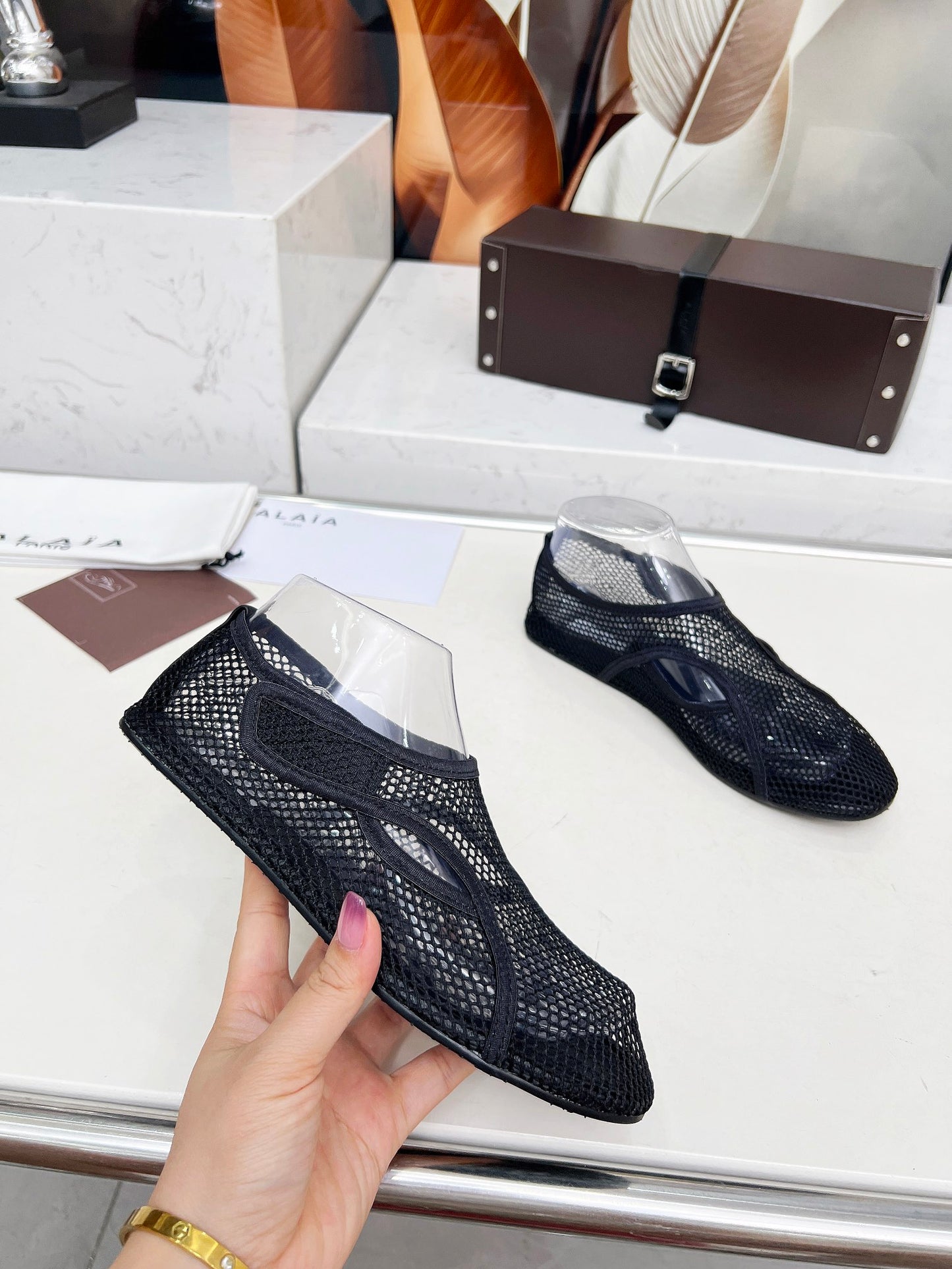 255QA24ZDE Stylish leather shoes