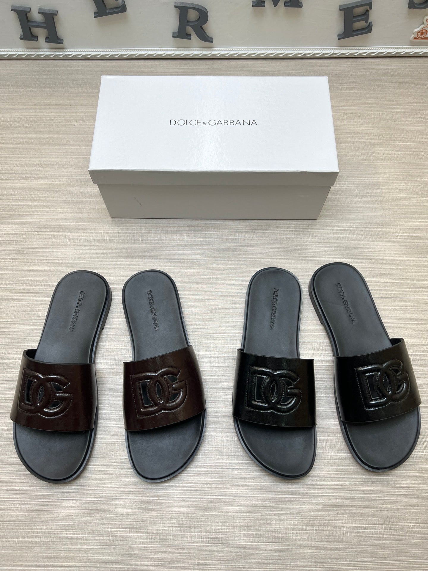 54A64ZDE Stylish slippers