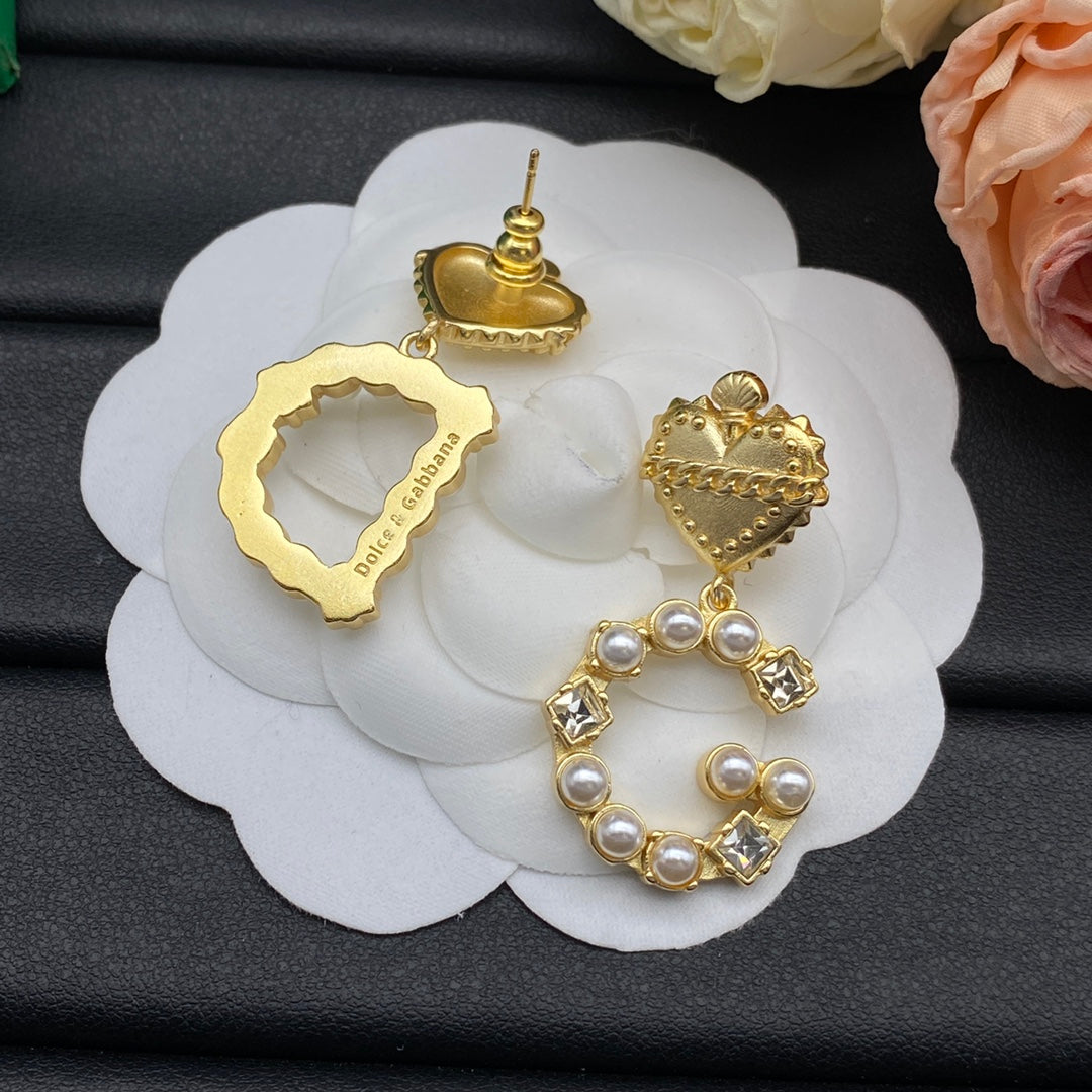 14D1070EDE Stylish Earrings