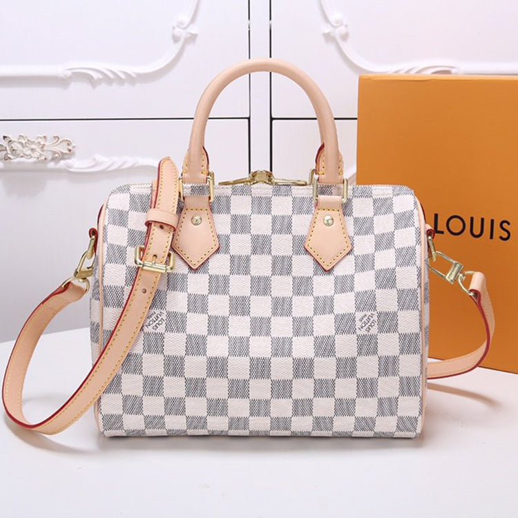 2E17BDE Stylish leather bag