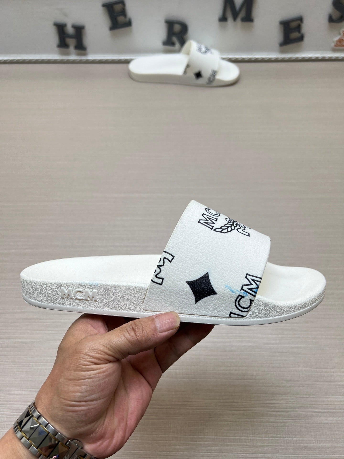 54M43ZDE Stylish slippers