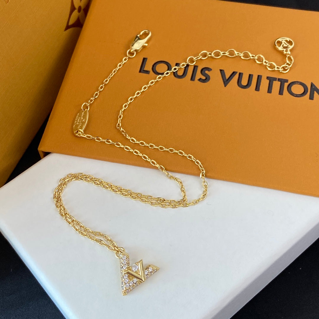 1XE609XDE Stylish Earrings Bracelets Necklaces