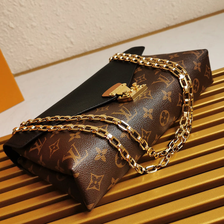 AE83BDE Stylish leather bag