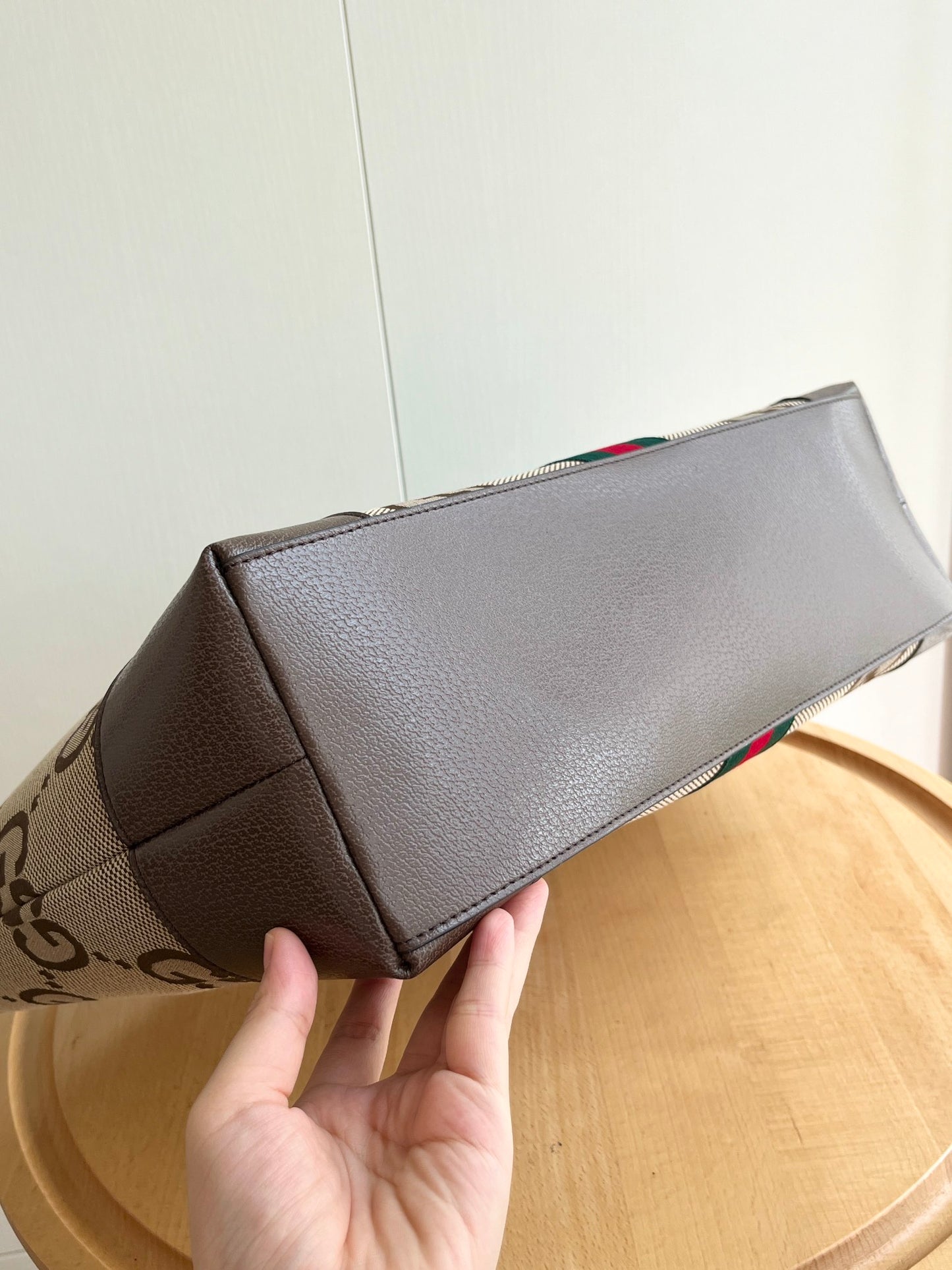 15RB34BDE Stylish leather bag