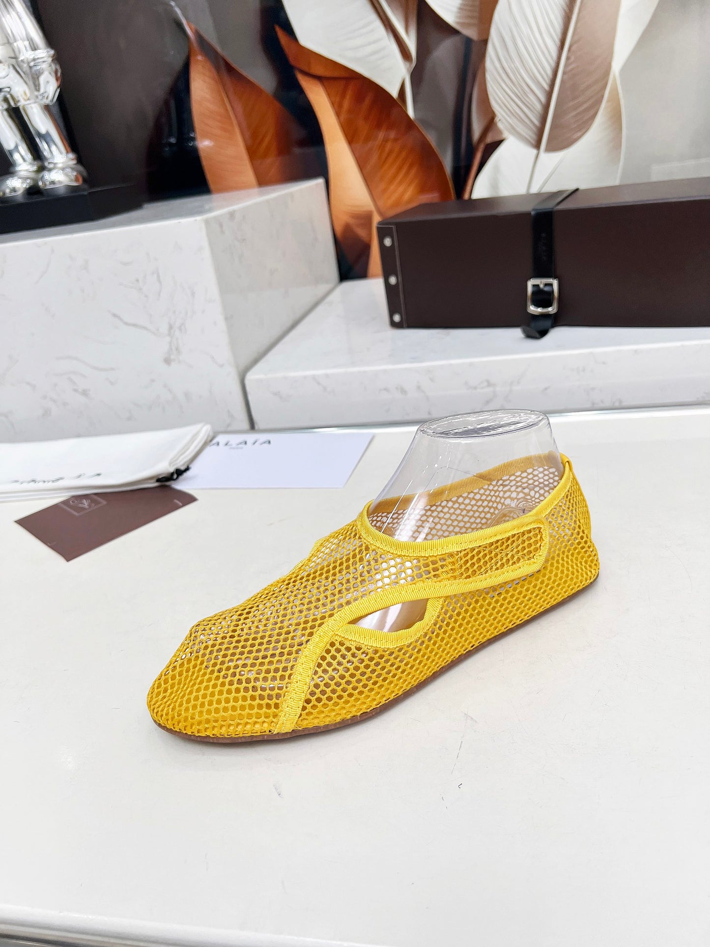 255QA24ZDE Stylish leather shoes