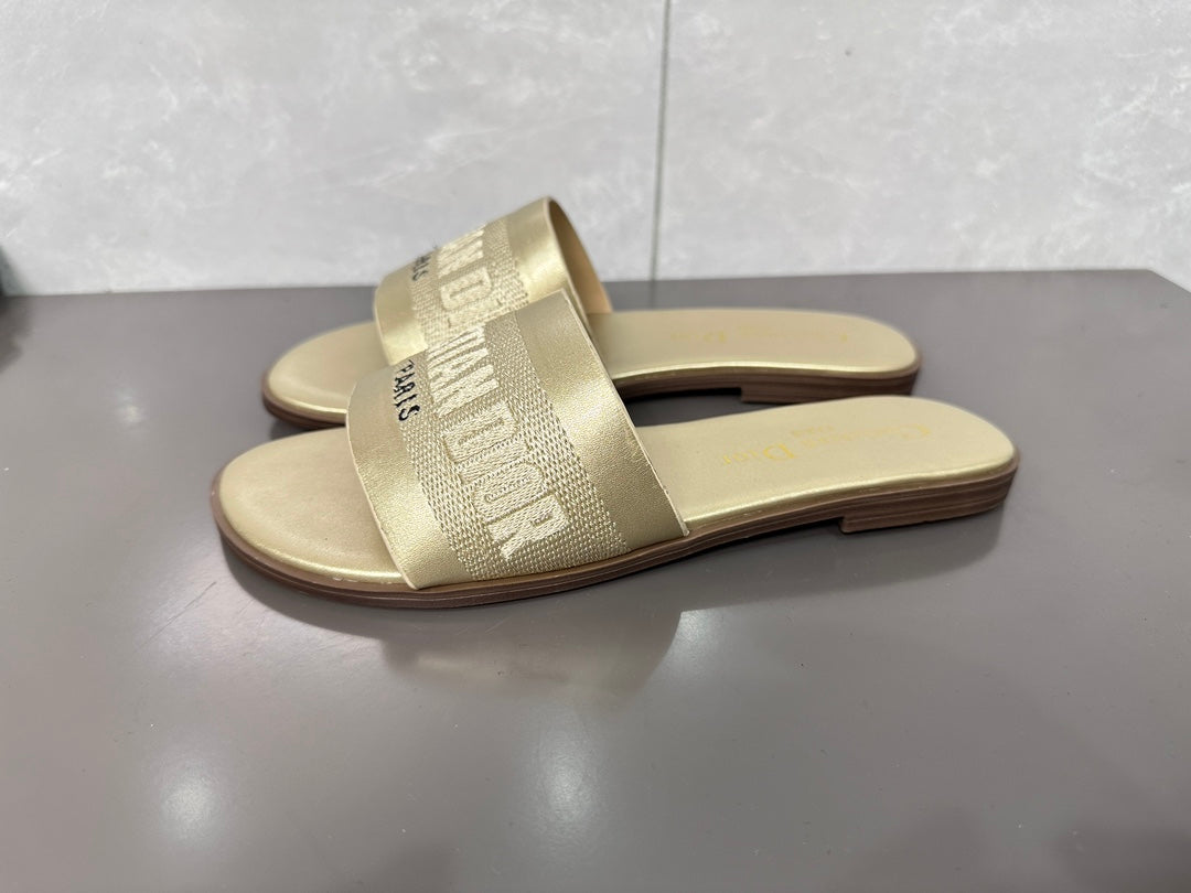 14D32ZDE Stylish slippers